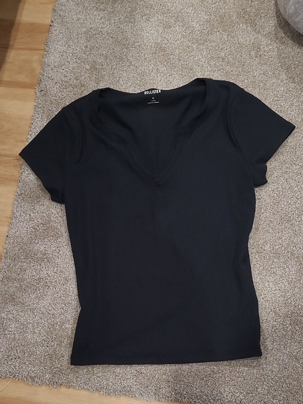 Hollister Women's Black V-Neck Short Sleeve Top